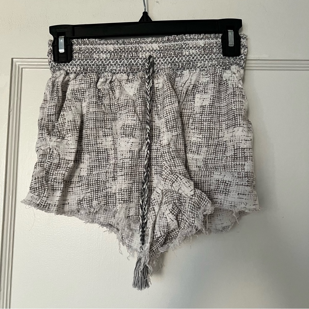 ⭐️ Rewash white & grey soft drape pull on fringe hem shorts pockets medium